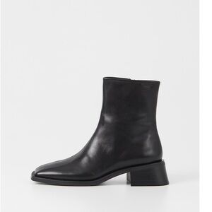 NEW IN BOX Vagabond Blanca boots